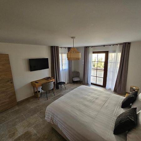 Le Baguier Hotel La Roquebrussanne Buitenkant foto