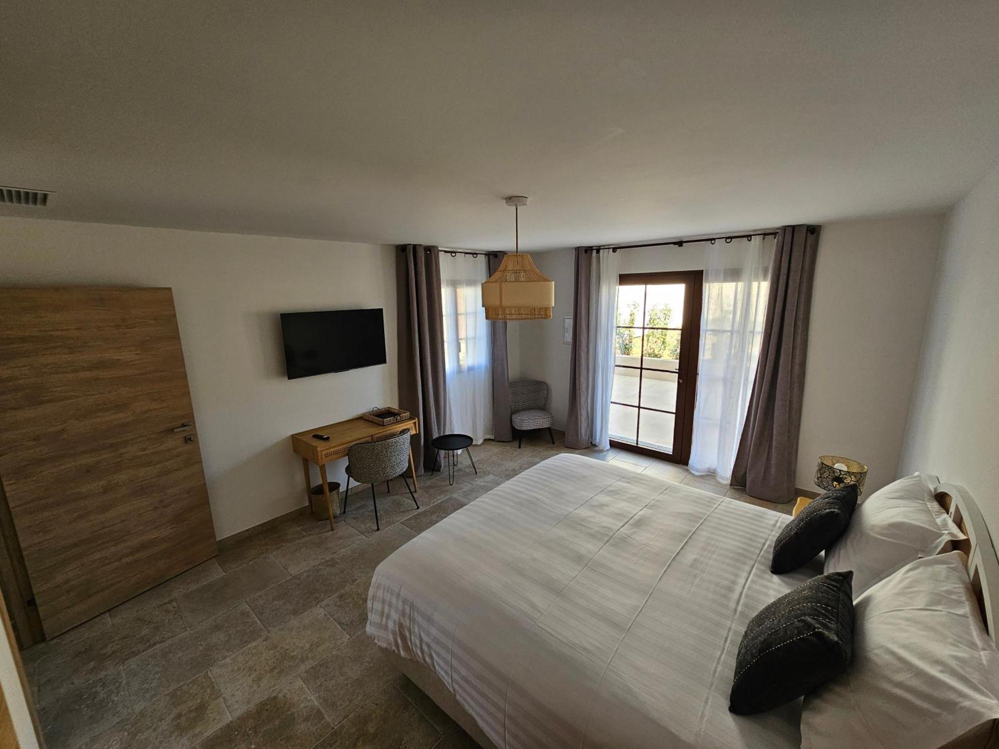 Le Baguier Hotel La Roquebrussanne Buitenkant foto